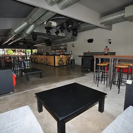 Club Atrium & 3*