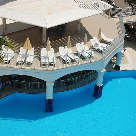 Club Atrium & מלון מרמריס