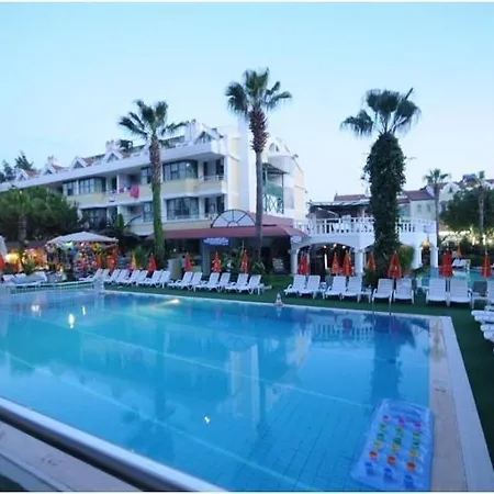מלון Club Atrium &