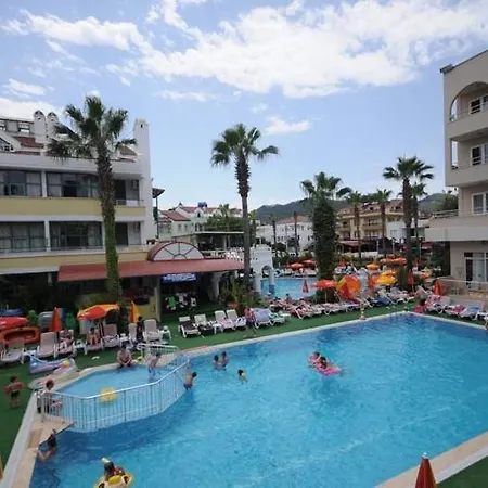 Club Atrium & מלון