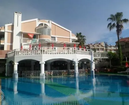 Club Atrium & מלון