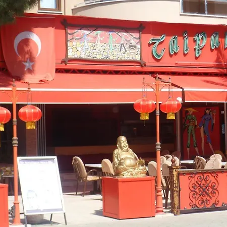 מלון Club Atrium &